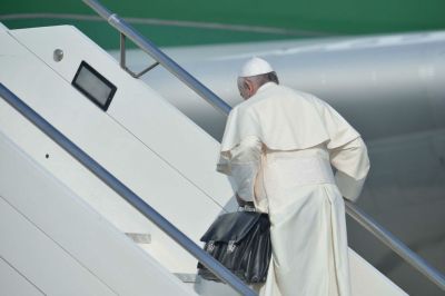 papa Francesco e la sua borsa